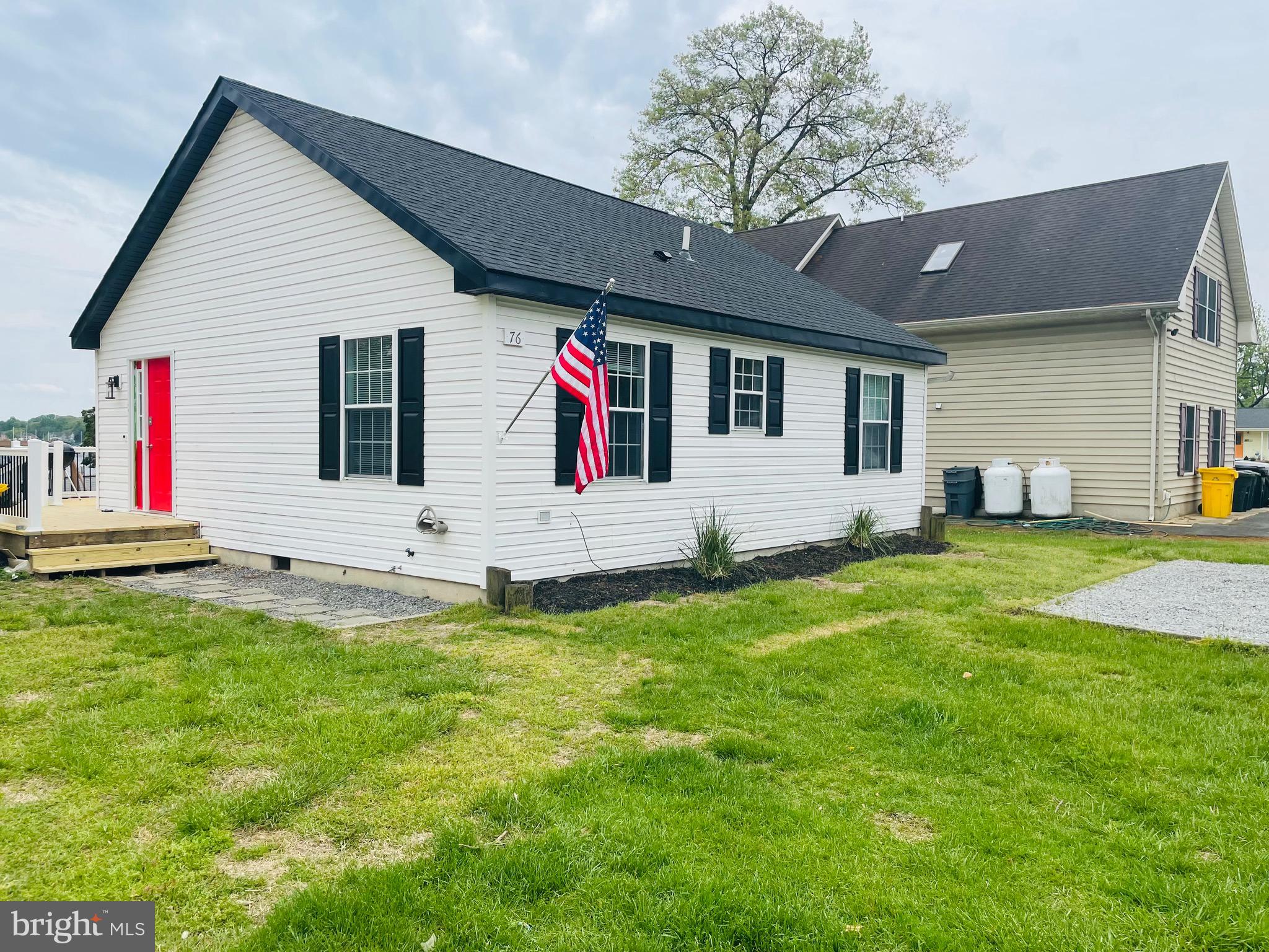 76 Johnson Road Pasadena, MD 21122 - Photo 2 of 17