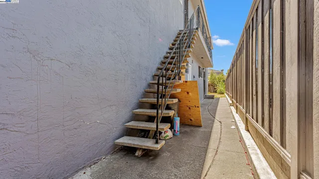 $799,999 | 1250 95th Avenue, Oakland, CA 94603