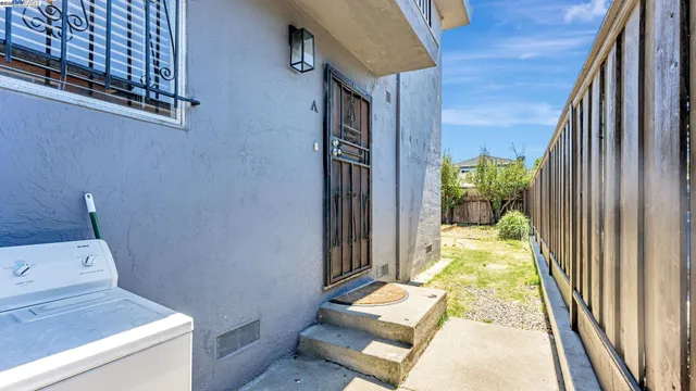 $799,999 | 1250 95th Avenue, Oakland, CA 94603