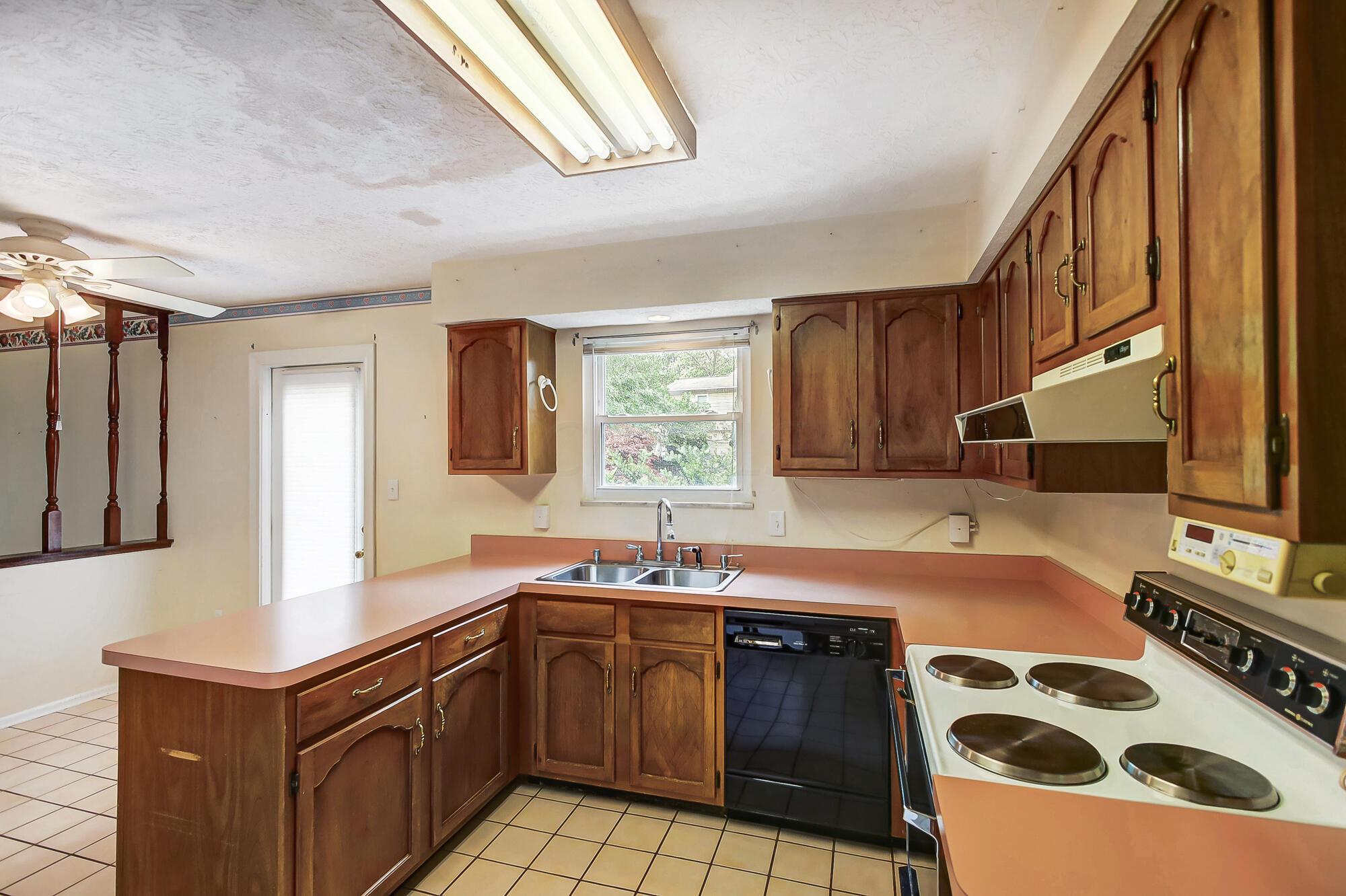 577 Rosehill Road Reynoldsburg, OH 43068 - Photo 15 of 51 015