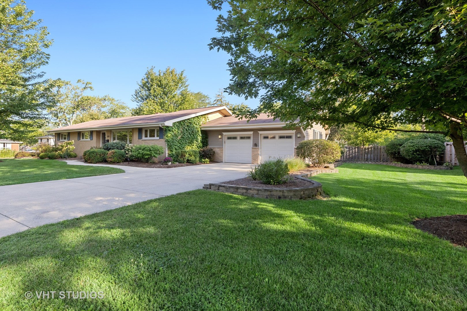 903 Ranch Road Wheaton, IL 60187 - Photo 2 of 26