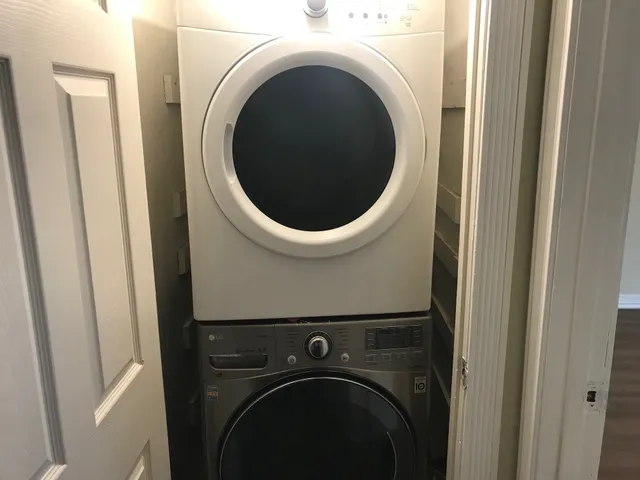 a close up view of a washer and dryer