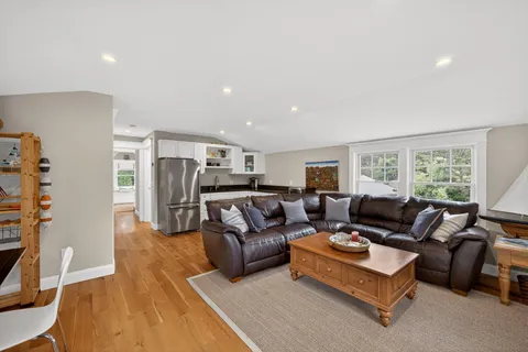$4,250,000 | 357 Monomoscoy Road, Mashpee, MA 02649