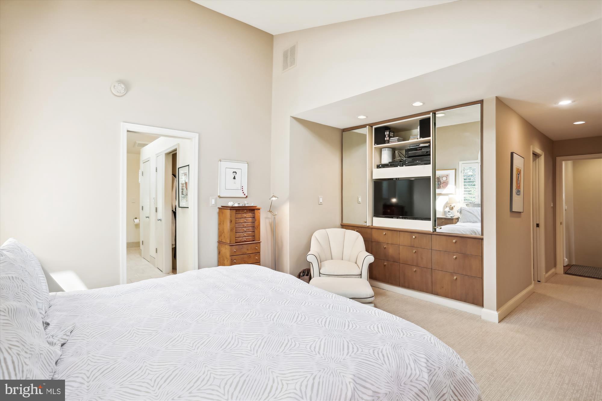 7511 Exeter Road Bethesda, MD 20814 - Photo 18 of 43 Primary Suite