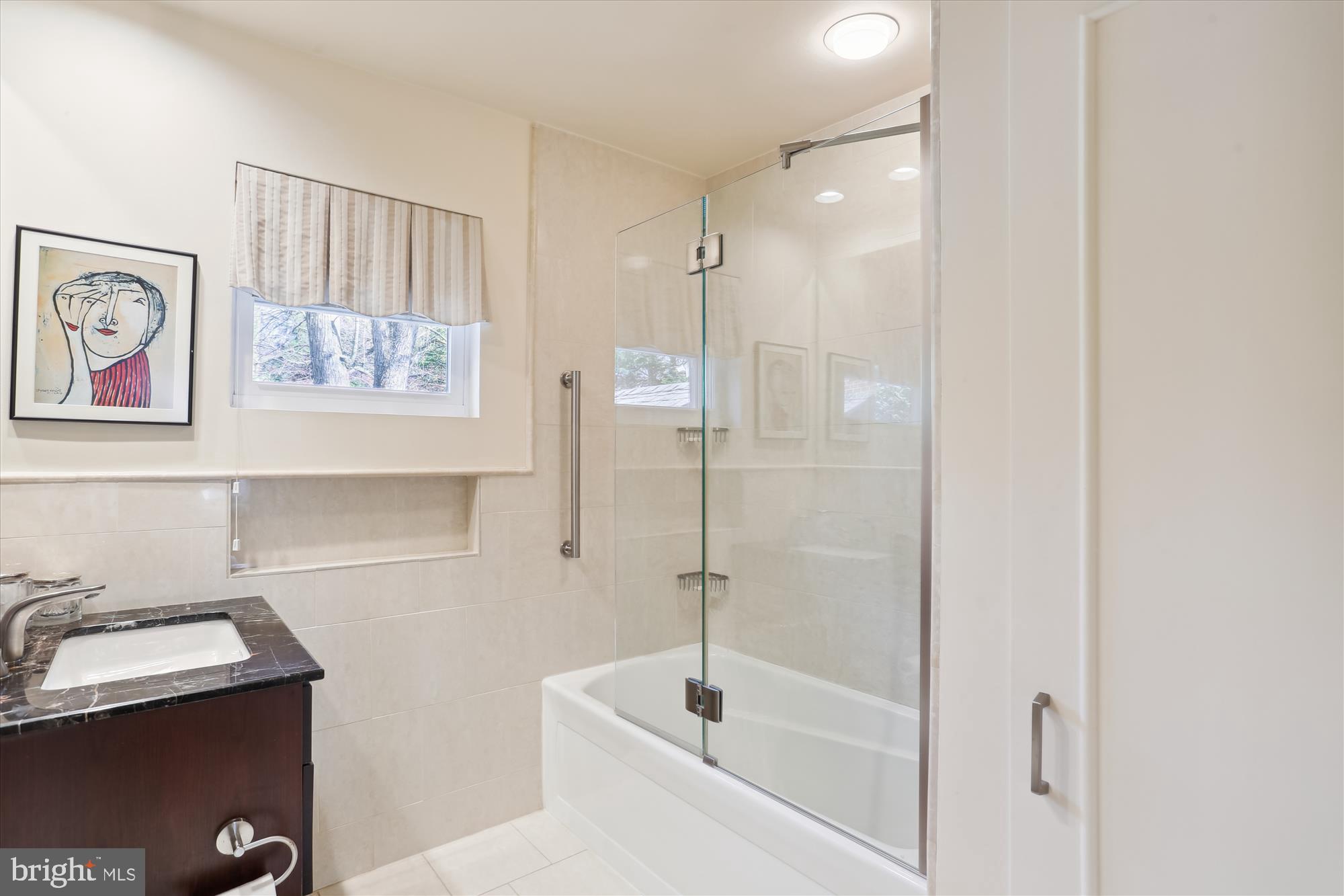 7511 Exeter Road Bethesda, MD 20814 - Photo 26 of 43 Hall Bath - upper lvl