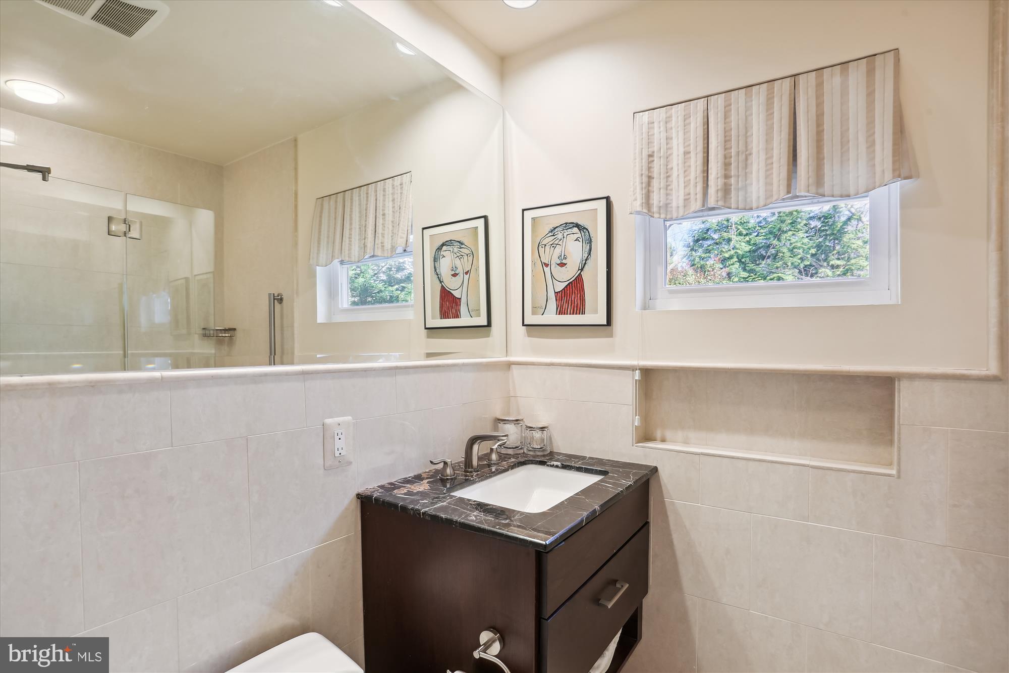 7511 Exeter Road Bethesda, MD 20814 - Photo 27 of 43 Hall Bath - upper lvl