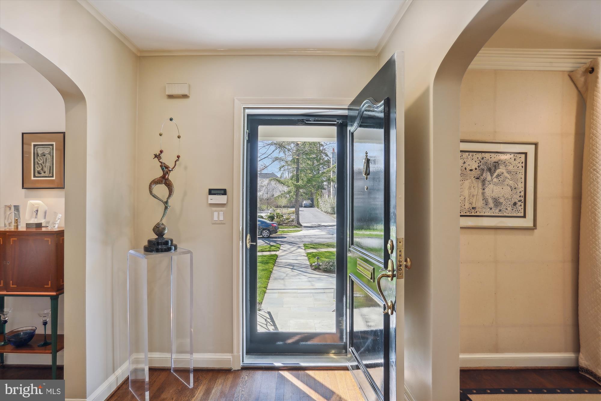 7511 Exeter Road Bethesda, MD 20814 - Photo 5 of 43 Foyer entrance