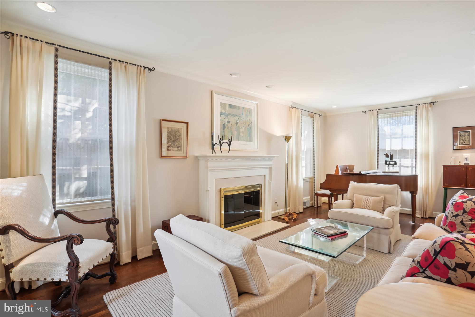 7511 Exeter Road Bethesda, MD 20814 - Photo 7 of 43 Living Room