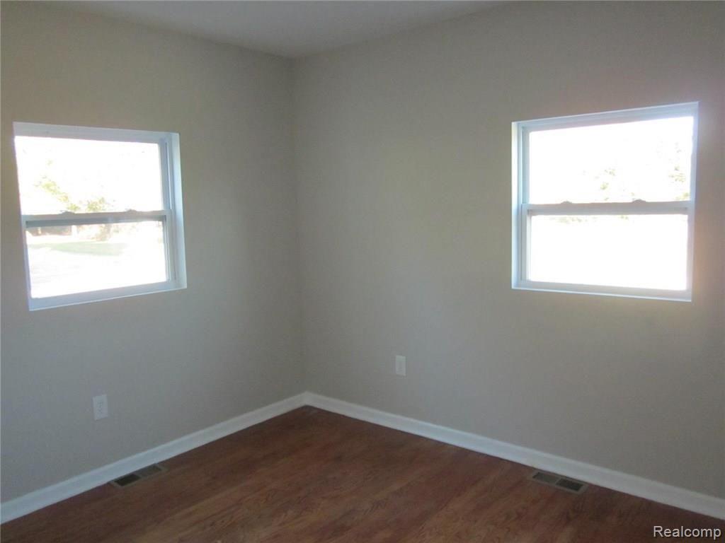 9762 Knapp Road Howell, MI 48855 - Photo 14 of 19 Bedroom 4.JPG