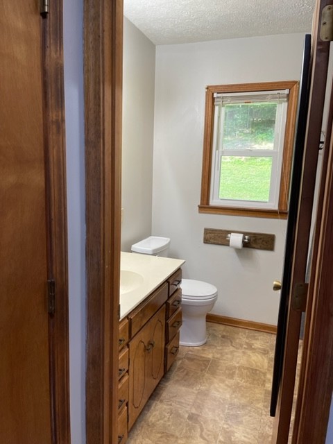 2050 Limekiln Road Tennessee Ridge, TN 37178 - Photo 23 of 37 a bathroom with a granite countertop toilet a sink and a bathtub