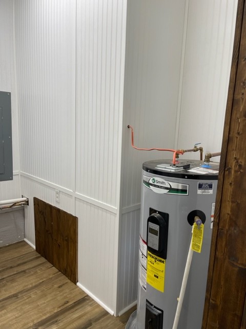 2050 Limekiln Road Tennessee Ridge, TN 37178 - Photo 36 of 37 a bathroom with a sink and a mirror