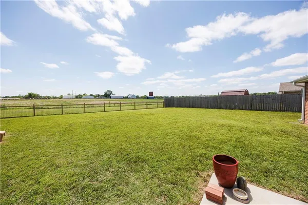 $215,000 | 707 Landon Drive, Independence, KS 67301