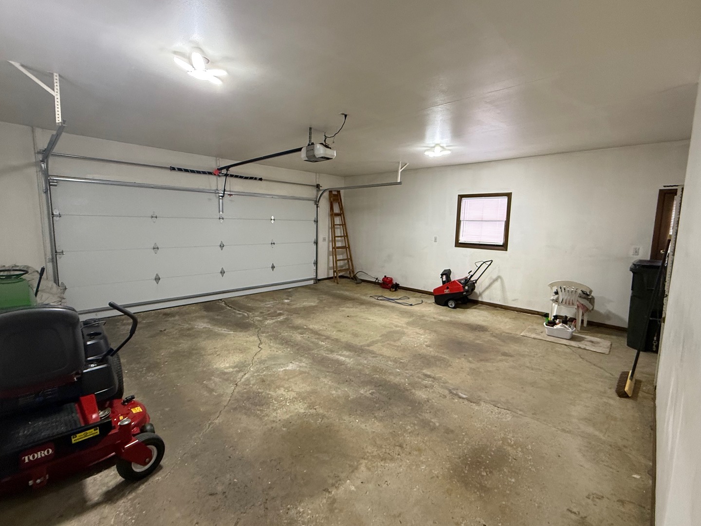 2009 Kedron Boulevard Zion, IL 60099 - Photo 22 of 30 a room with gym equipment and a window