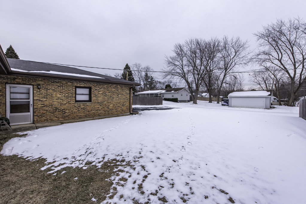 2009 Kedron Boulevard Zion, IL 60099 - Photo 24 of 30 a view of a terrace that has a tree on the side