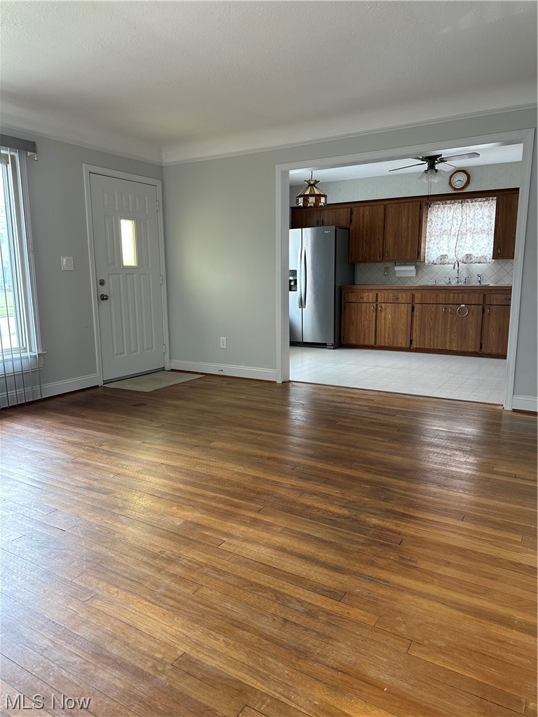 2818 Hearthstone Road Cleveland, OH 44134 - Photo 17 of 34 Living Room