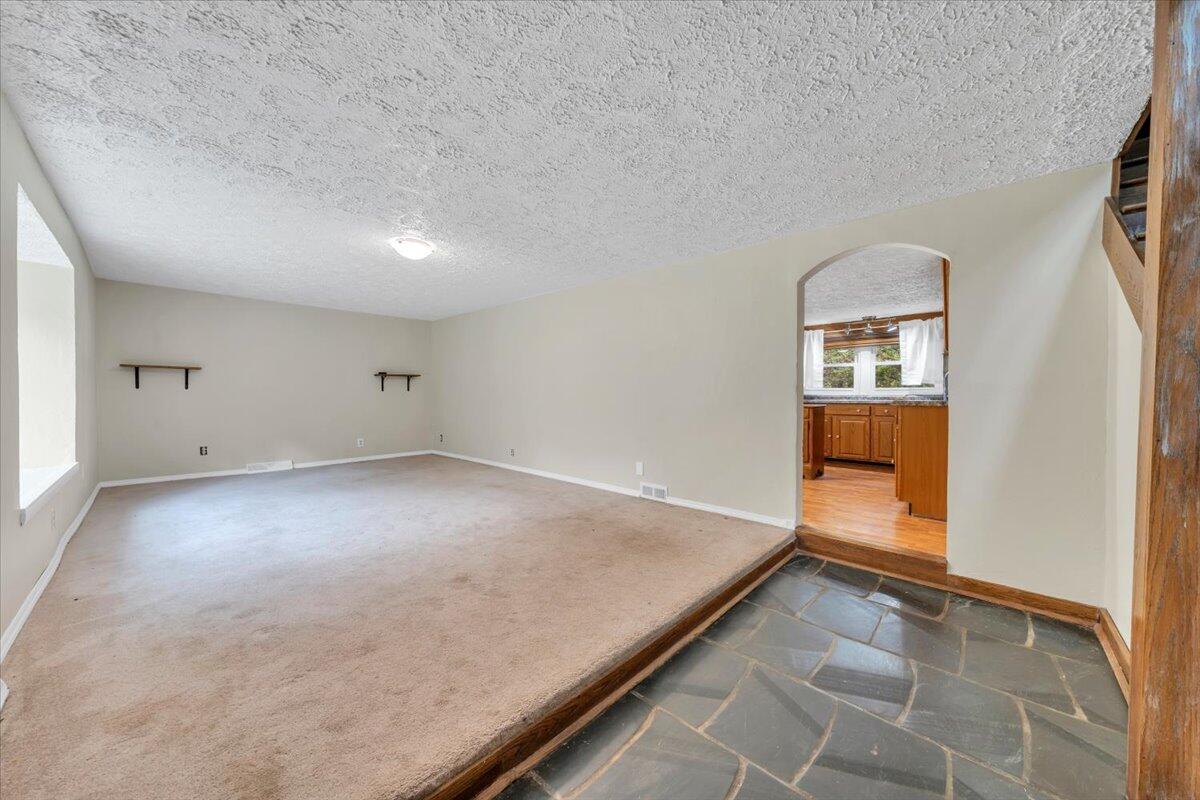 2840 Sha-Al Road Roanoke, VA 24014 - Photo 2 of 57 02-MIB00470