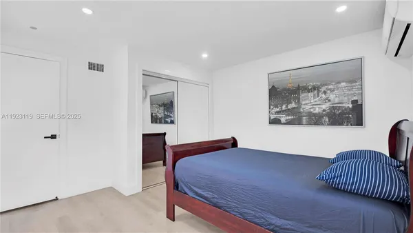 $1,900 | 32 Southwest 9th Street, Unit 2, Hallandale Beach, FL 33009