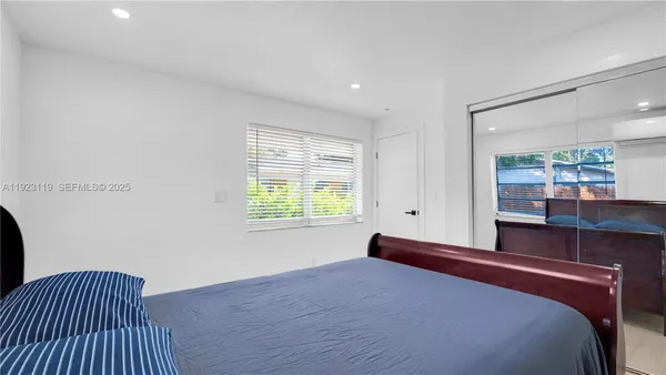 $1,900 | 32 Southwest 9th Street, Unit 2, Hallandale Beach, FL 33009