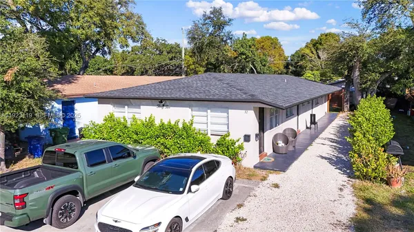 $1,900 | 32 Southwest 9th Street, Unit 2, Hallandale Beach, FL 33009