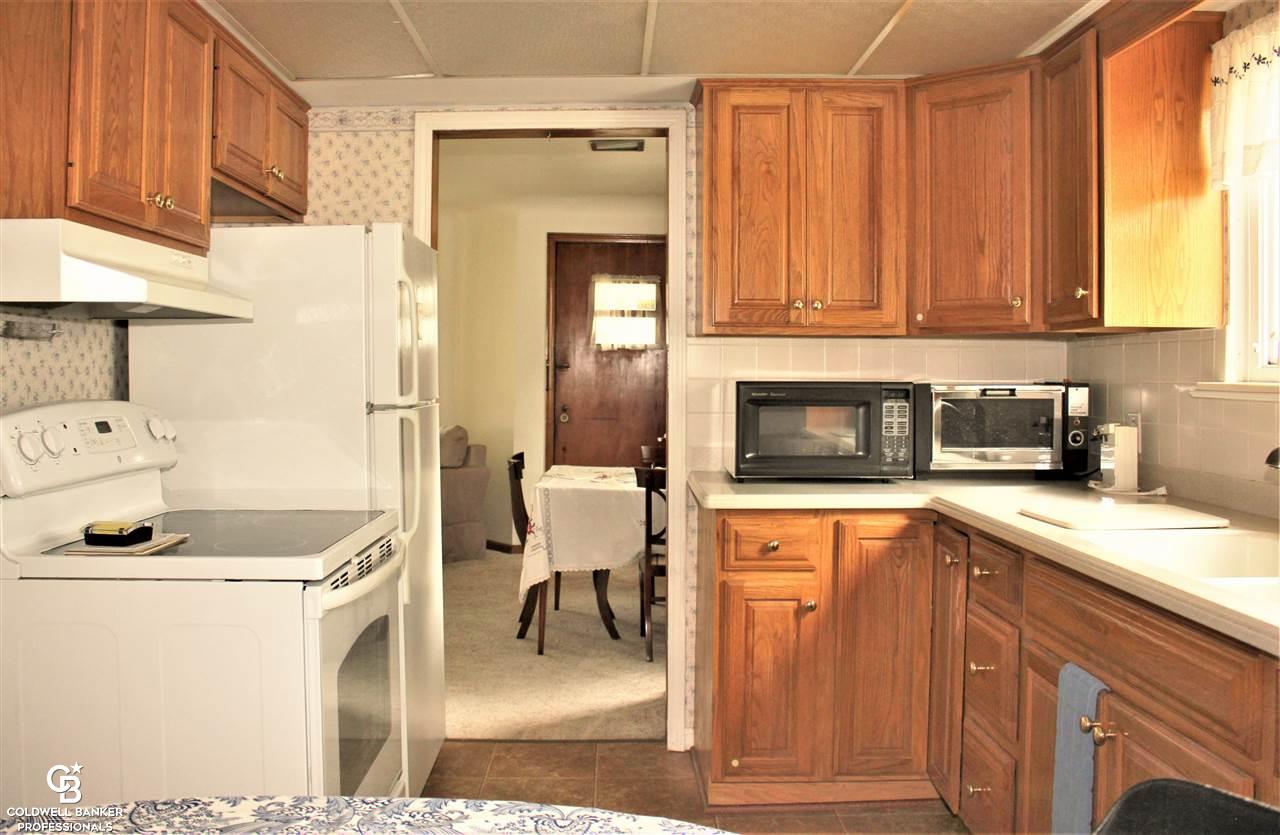 71371 Romeo Plank Road Armada, MI 48005 - Photo 14 of 33 50060674-13.JPG