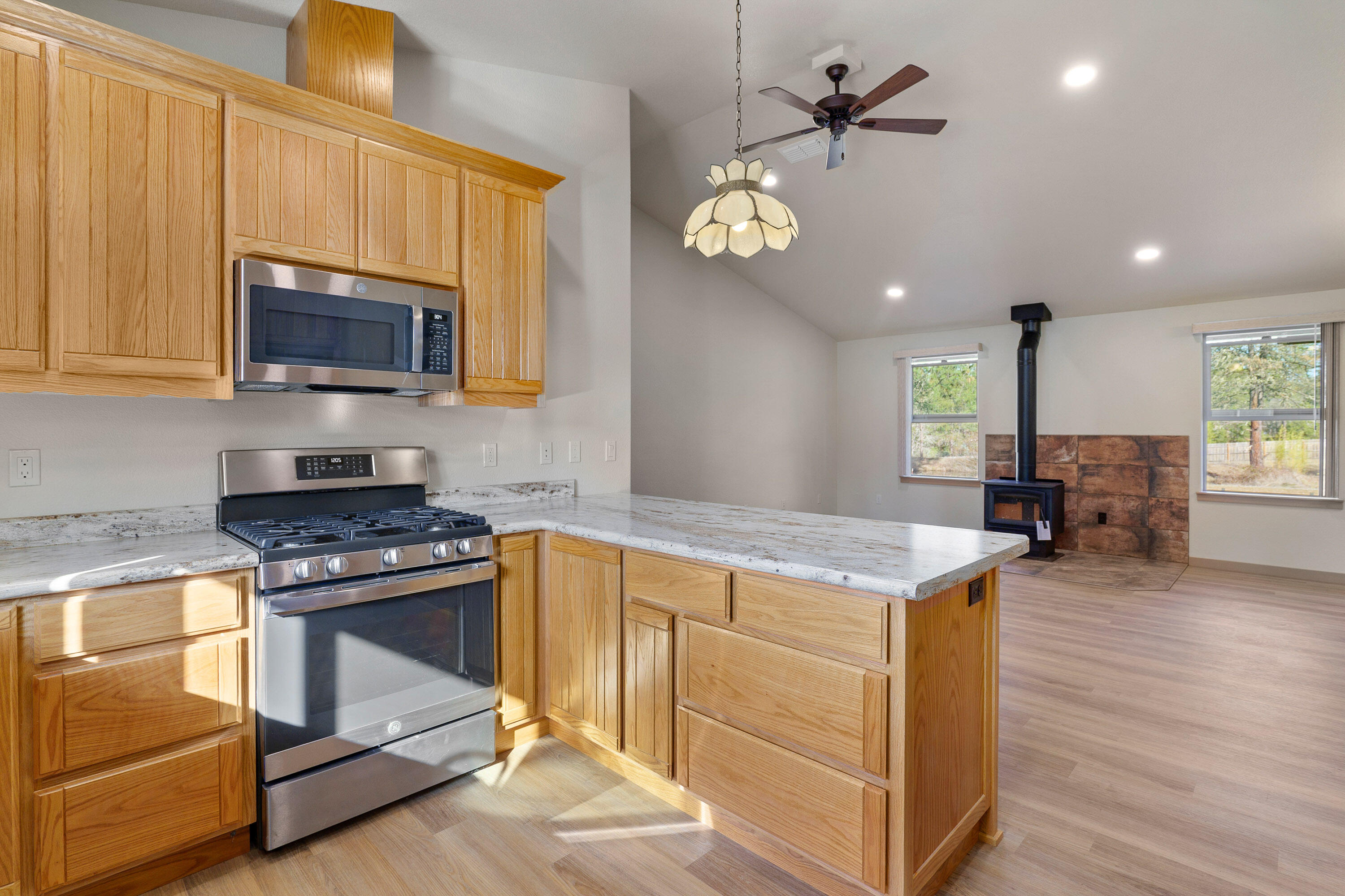 2410 Robertson Bridge Road Grants Pass, OR 97526 - Photo 14 of 46 RB Final (15)