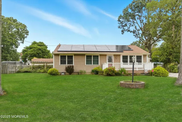 a view of a house with a backyard