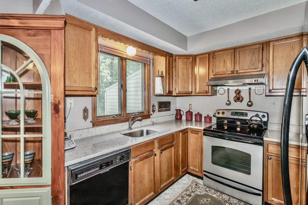 419 Southwick Road, Unit Q71 Westfield, MA 01085 - Photo 3 of 42