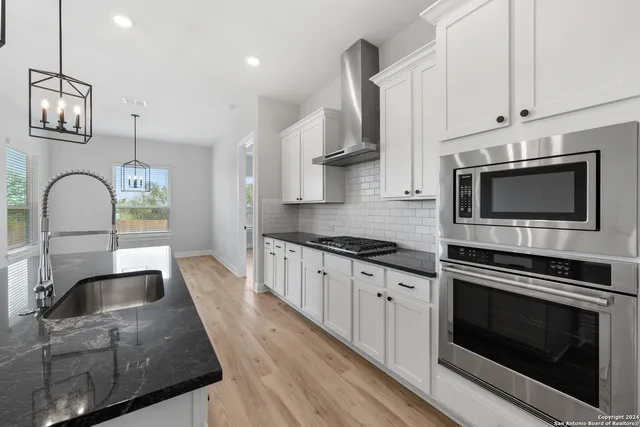 $459,900 | 191 Azalea Alley, Castroville, TX 78009