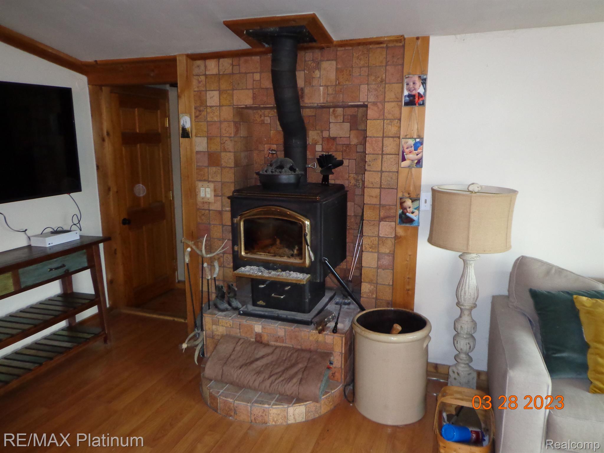 3794 Cedar Point Howell, MI 48843 - Photo 7 of 22 Wood Burning Stove