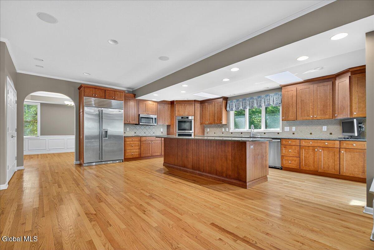 4 Raphael Court Clifton Park, NY 12065 - Photo 11 of 71 Huge Island w/Stool Seating!