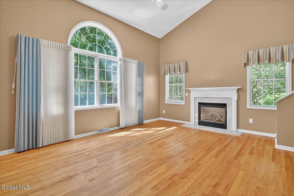 4 Raphael Court Clifton Park, NY 12065 - Photo 17 of 71 Vaulted Ceiling!