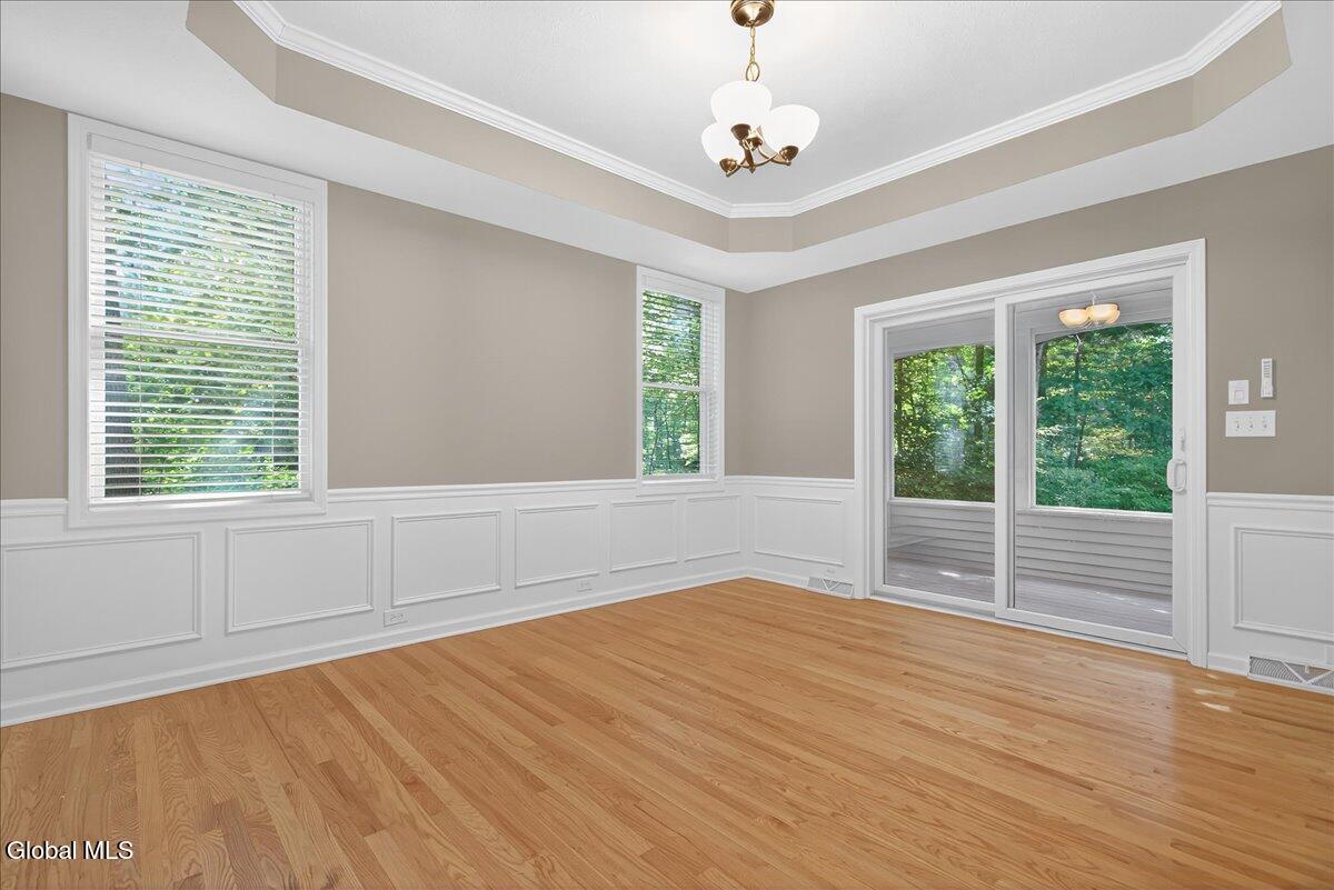 4 Raphael Court Clifton Park, NY 12065 - Photo 23 of 71 Wainscoting Molding!