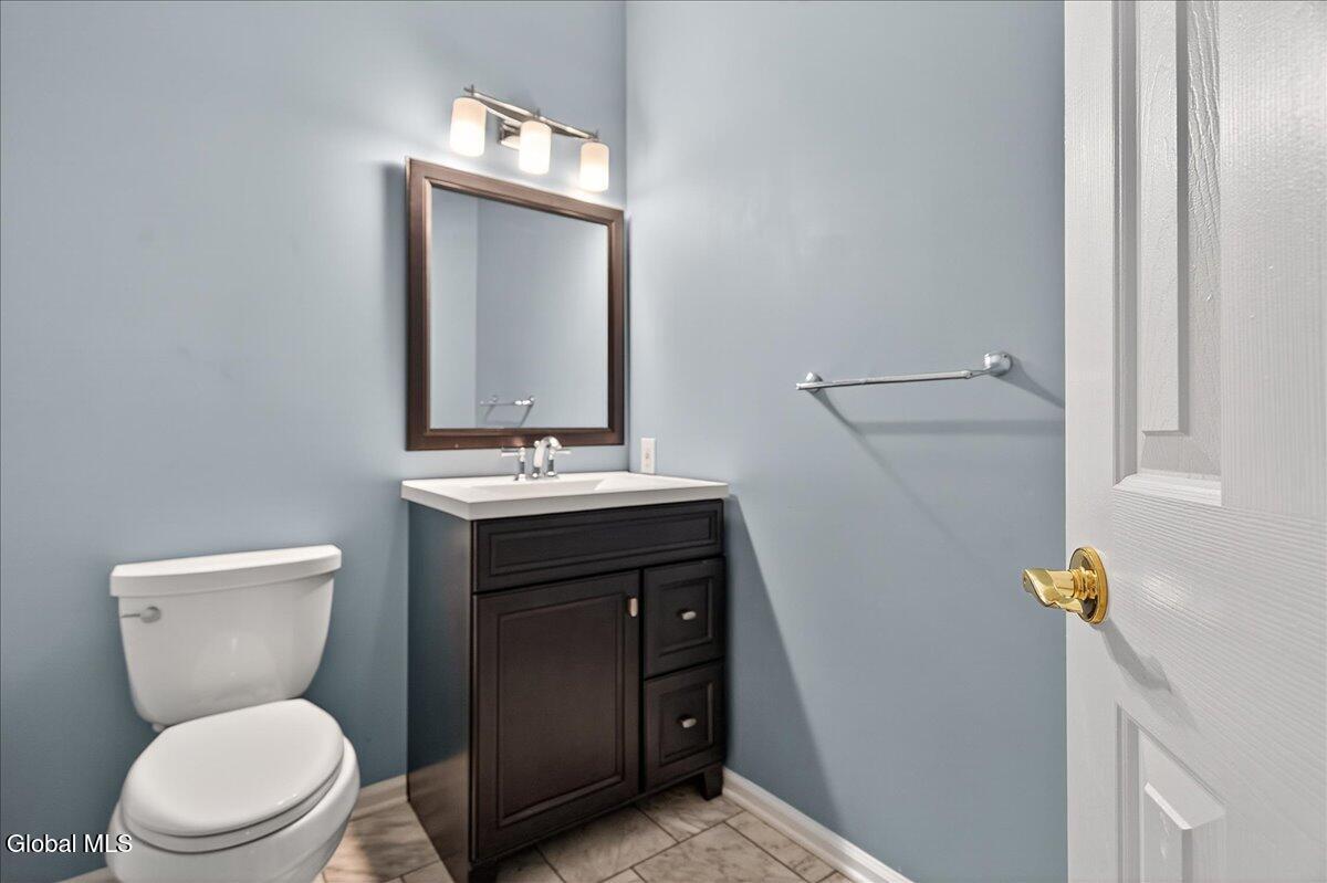 4 Raphael Court Clifton Park, NY 12065 - Photo 29 of 71 Large Half Bathroom!
