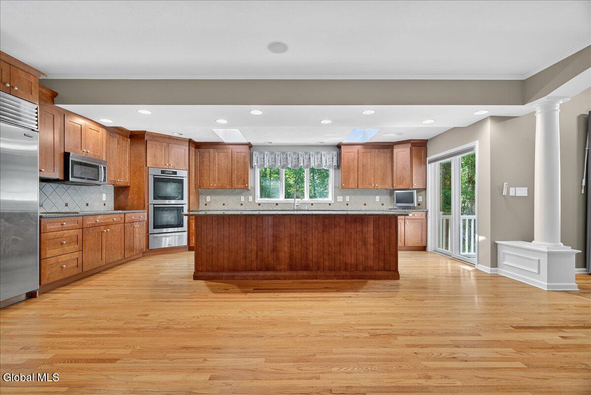 4 Raphael Court Clifton Park, NY 12065 - Photo 9 of 71 Upgraded Cabinets!