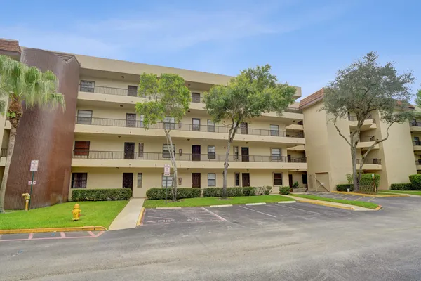 $235,000 | 10451 West Broward Boulevard, Unit 205, Plantation, FL 33324