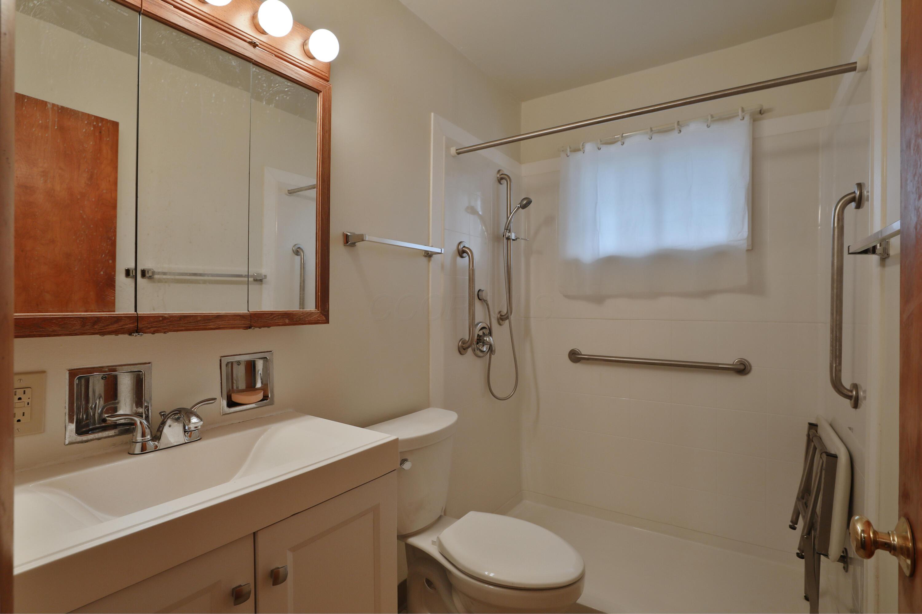 1046 Northridge Road Columbus, OH 43224 - Photo 20 of 36 1046-Northridge-18