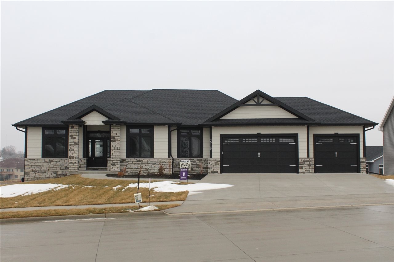 2230 Antler Ridge Drive Dubuque, IA 52002 - Photo 1 of 25 Gallery Image 1