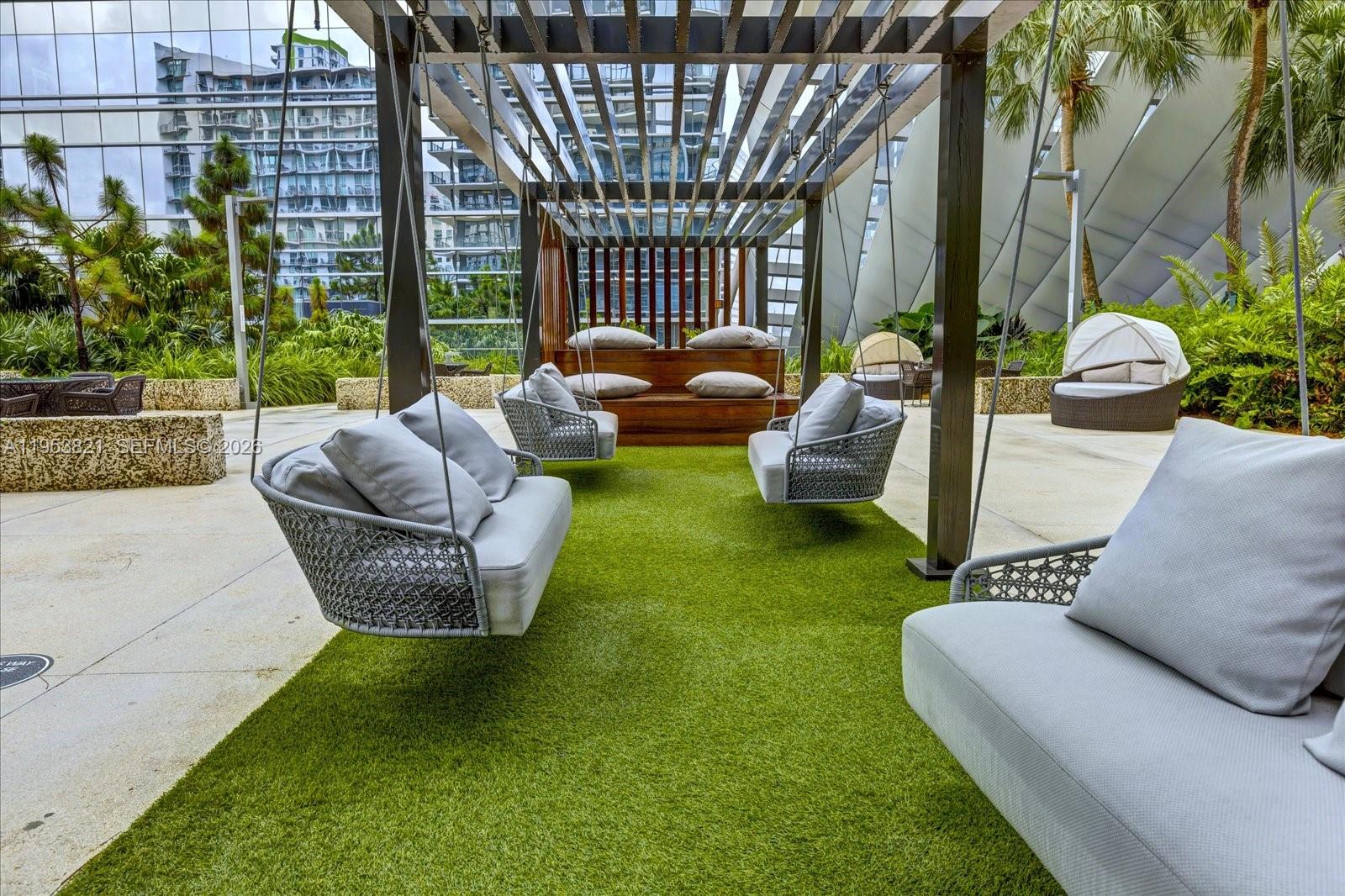 88 Southwest 7th Street, Unit 2506 Miami, FL 33130 - Photo 31 of 32 a garden view with a seating space