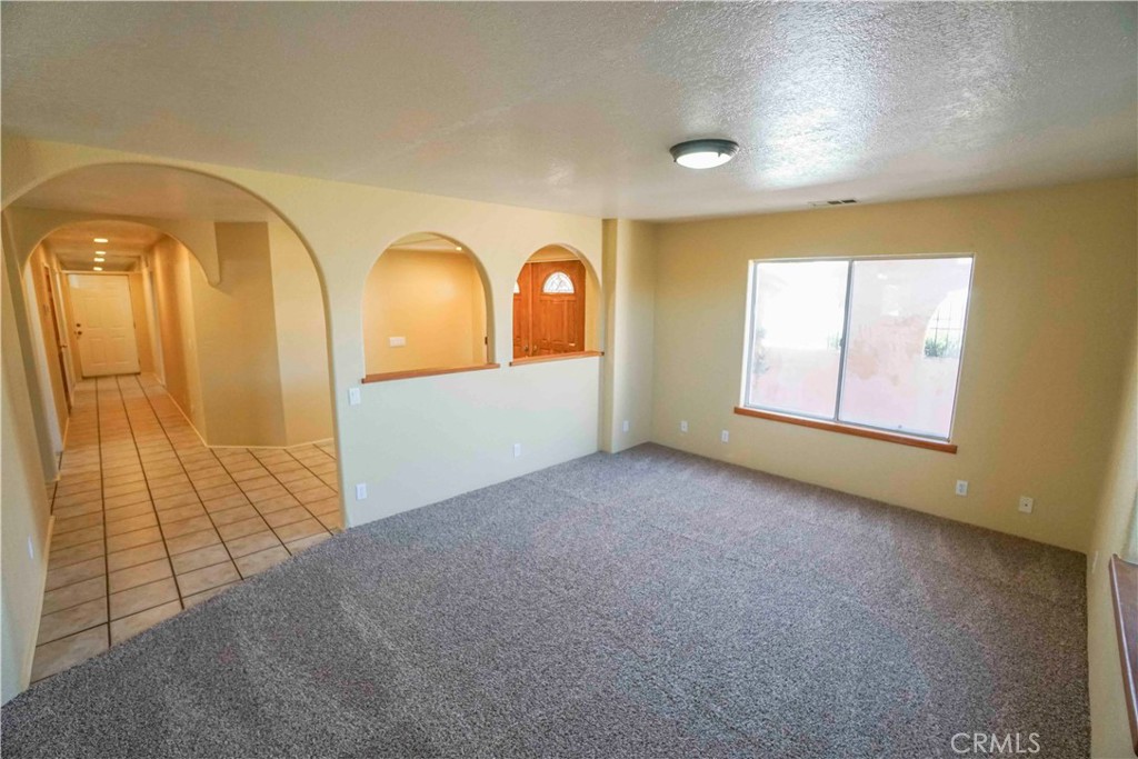 18633 Kamana Road Apple Valley, CA 92307 - Photo 12 of 50