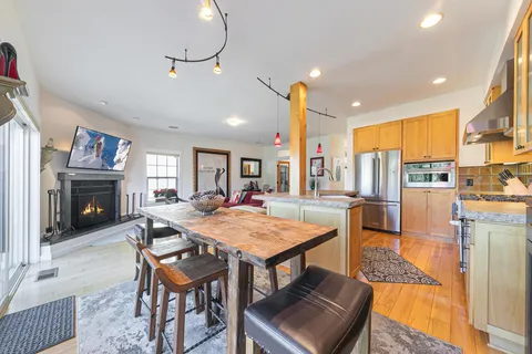 $2,590,000 | 10050 Southeast River Street, Truckee, CA 96161