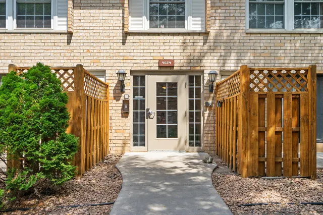 $149,999 | 4624 Cedar Lake Road, Unit 7, St. Louis Park, MN 55416