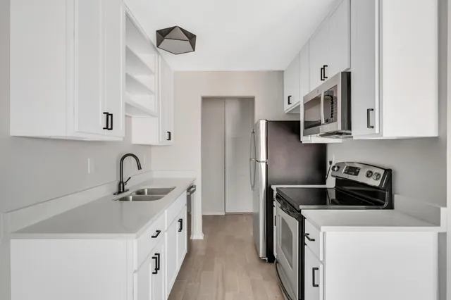 $149,999 | 4624 Cedar Lake Road, Unit 7, St. Louis Park, MN 55416