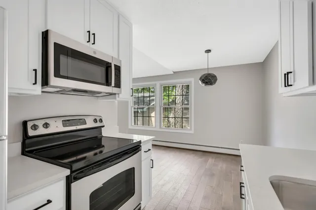 $149,999 | 4624 Cedar Lake Road, Unit 7, St. Louis Park, MN 55416