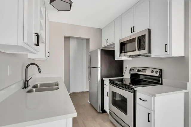 $149,999 | 4624 Cedar Lake Road, Unit 7, St. Louis Park, MN 55416