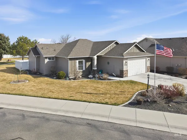 $420,000 | 3706 South Greenbrier Road, Nampa, ID 83686