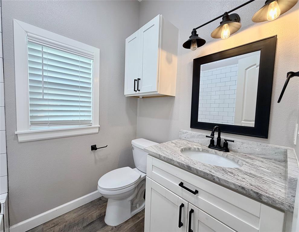 710 North Rusk Street Weatherford, TX 76086 - Photo 27 of 30 hall bathroom