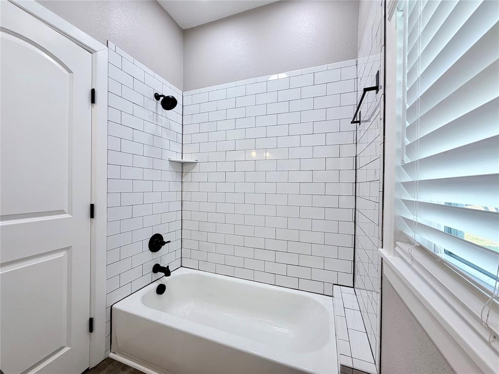710 North Rusk Street Weatherford, TX 76086 - Photo 28 of 30 hall bathroom