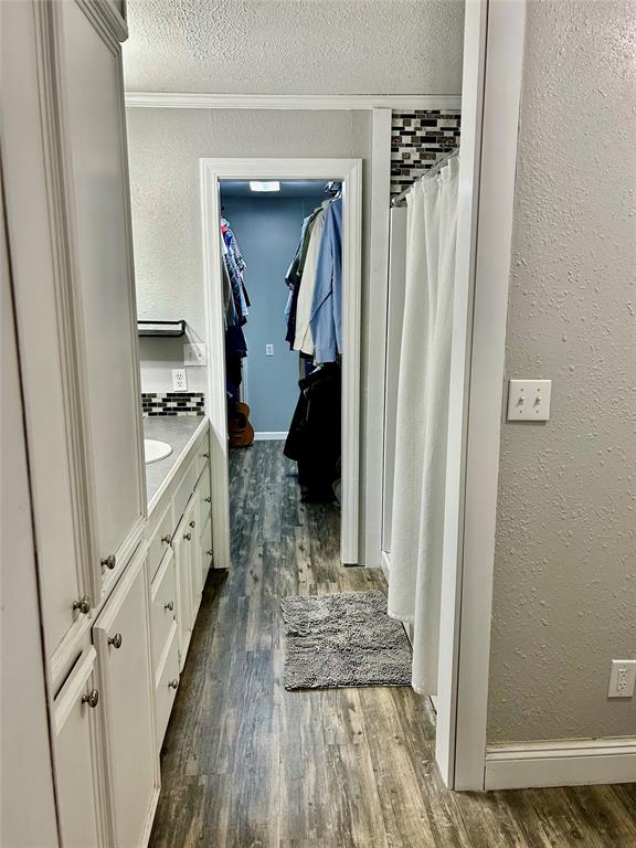 814 Spring Street Springhill, LA 71075 - Photo 7 of 12 Primary Bath