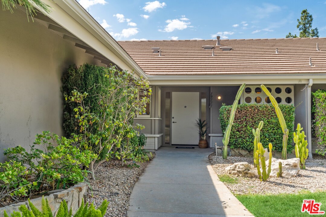 19111 Derwent Place Porter Ranch, CA 91326 - Photo 2 of 31 Gallery Image 2
