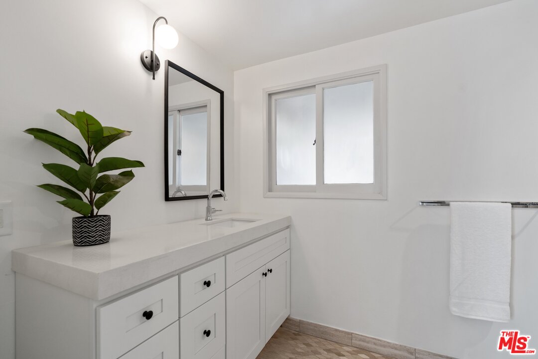 19111 Derwent Place Porter Ranch, CA 91326 - Photo 17 of 31 Gallery Image 17